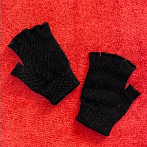 supreme fingerless gloves